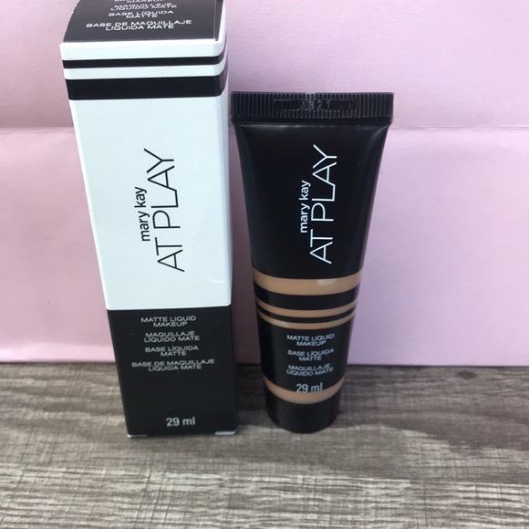 AT PLAY MATTE LIQUID MAKEUP DEEP TAN - Picture 12 of 13